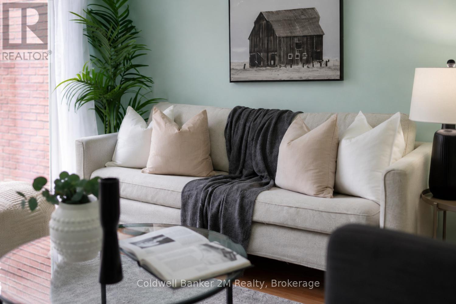 72 PARKLANE CIRCLE - 32