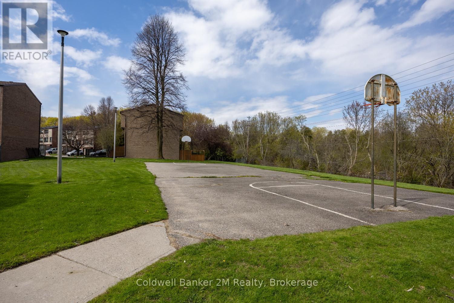 72 PARKLANE CIRCLE - 37