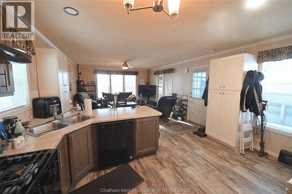 15895 Longwoods ROAD - 8