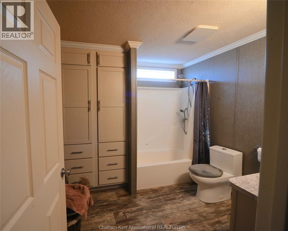 15895 Longwoods ROAD - 16