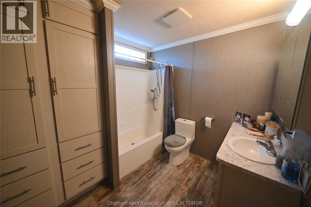 15895 Longwoods ROAD - 17