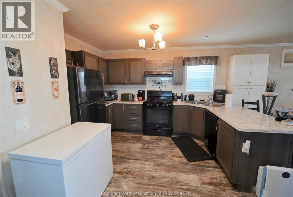 15895 Longwoods ROAD - 13