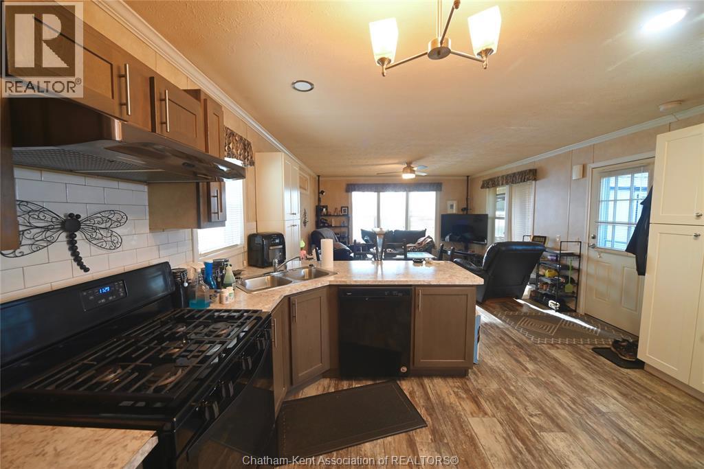 15895 Longwoods ROAD - 9