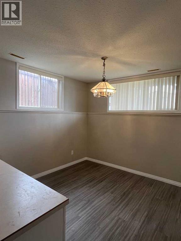 A,B, 10761 73 Avenue - 23
