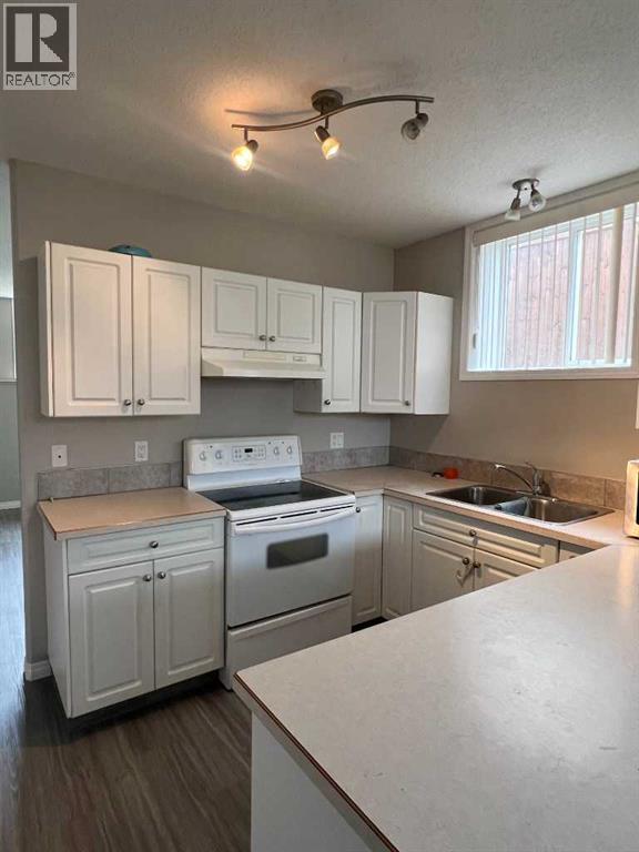 A,B, 10761 73 Avenue - 21