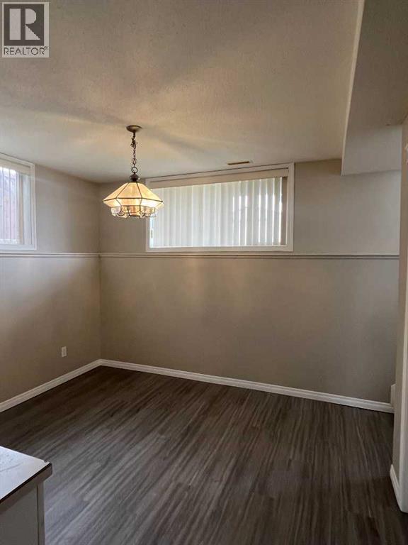 A,B, 10761 73 Avenue - 24