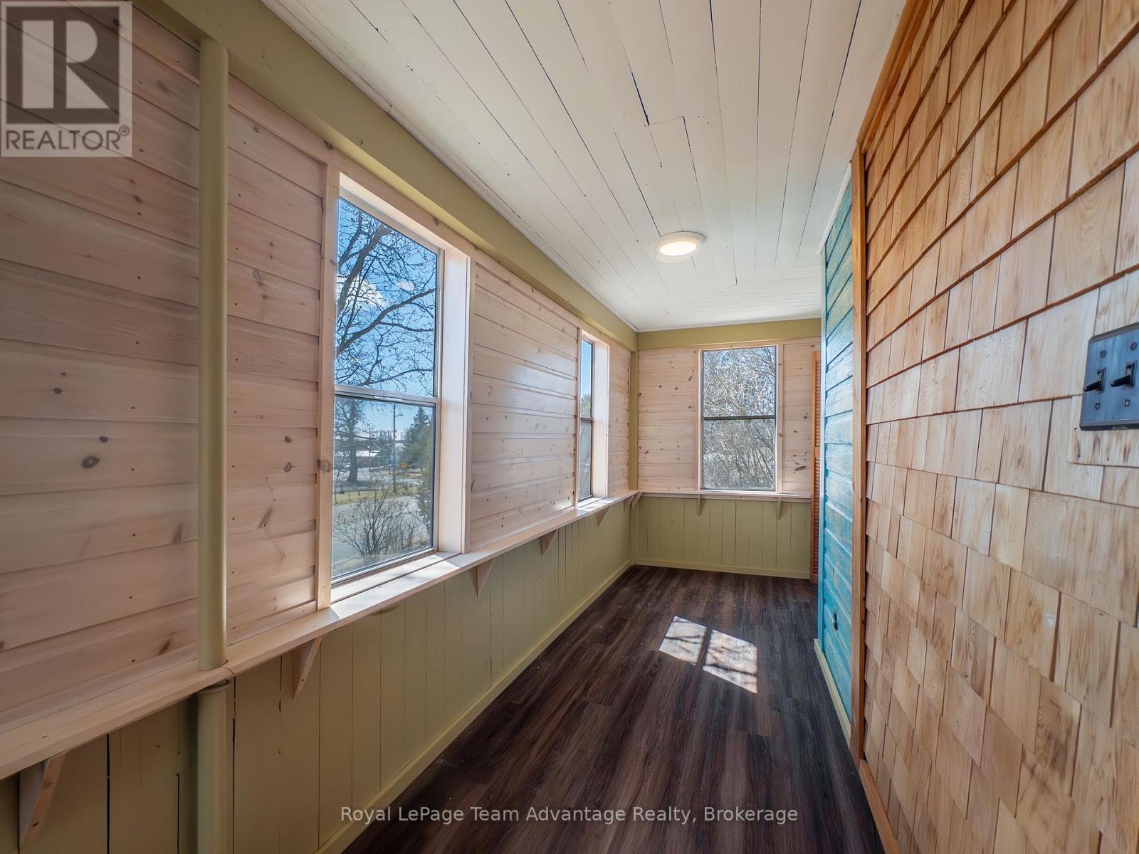 945 RIVERSIDE DRIVE - 11