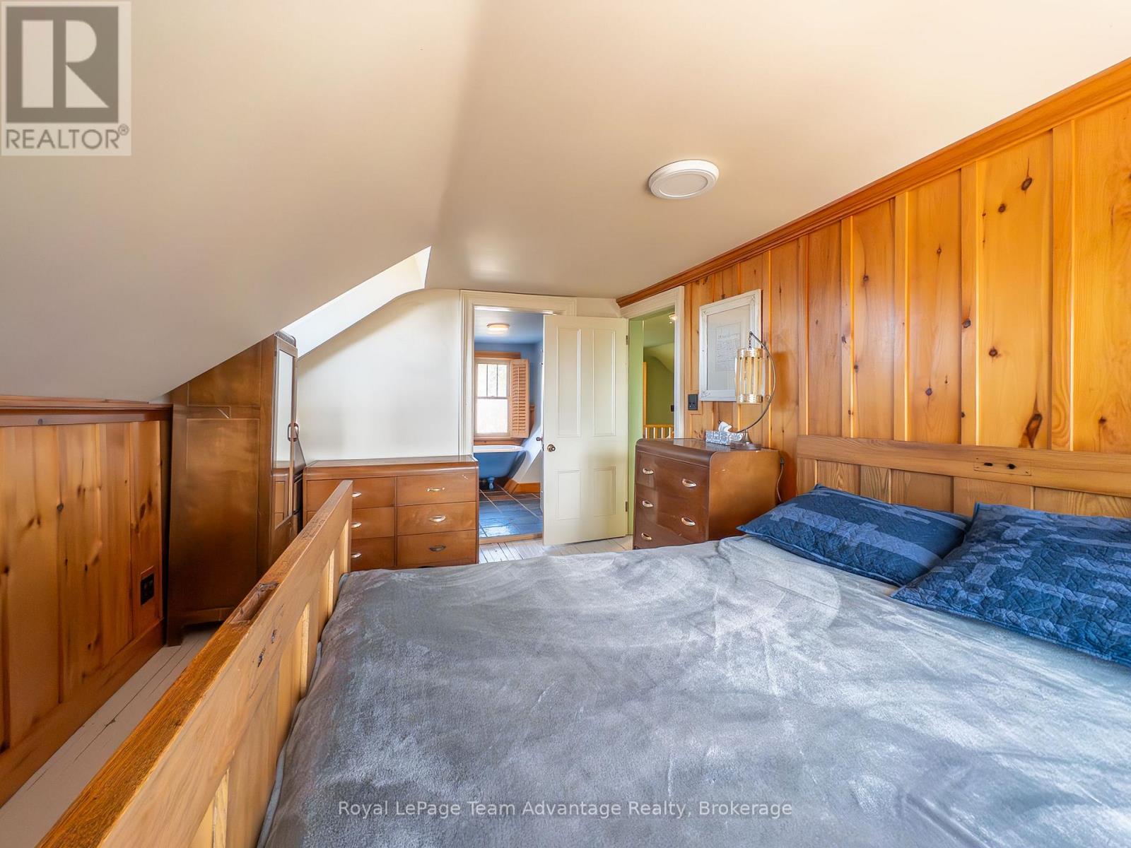 945 RIVERSIDE DRIVE - 17