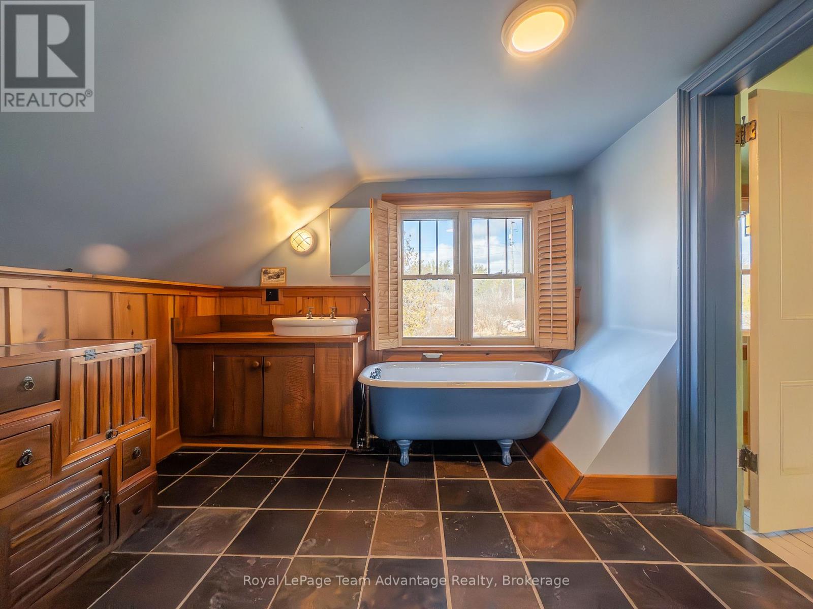 945 RIVERSIDE DRIVE - 18