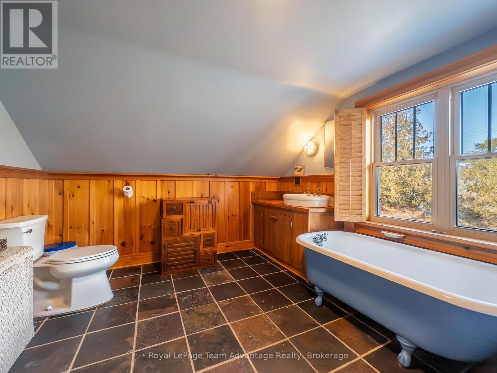 945 RIVERSIDE DRIVE - 19