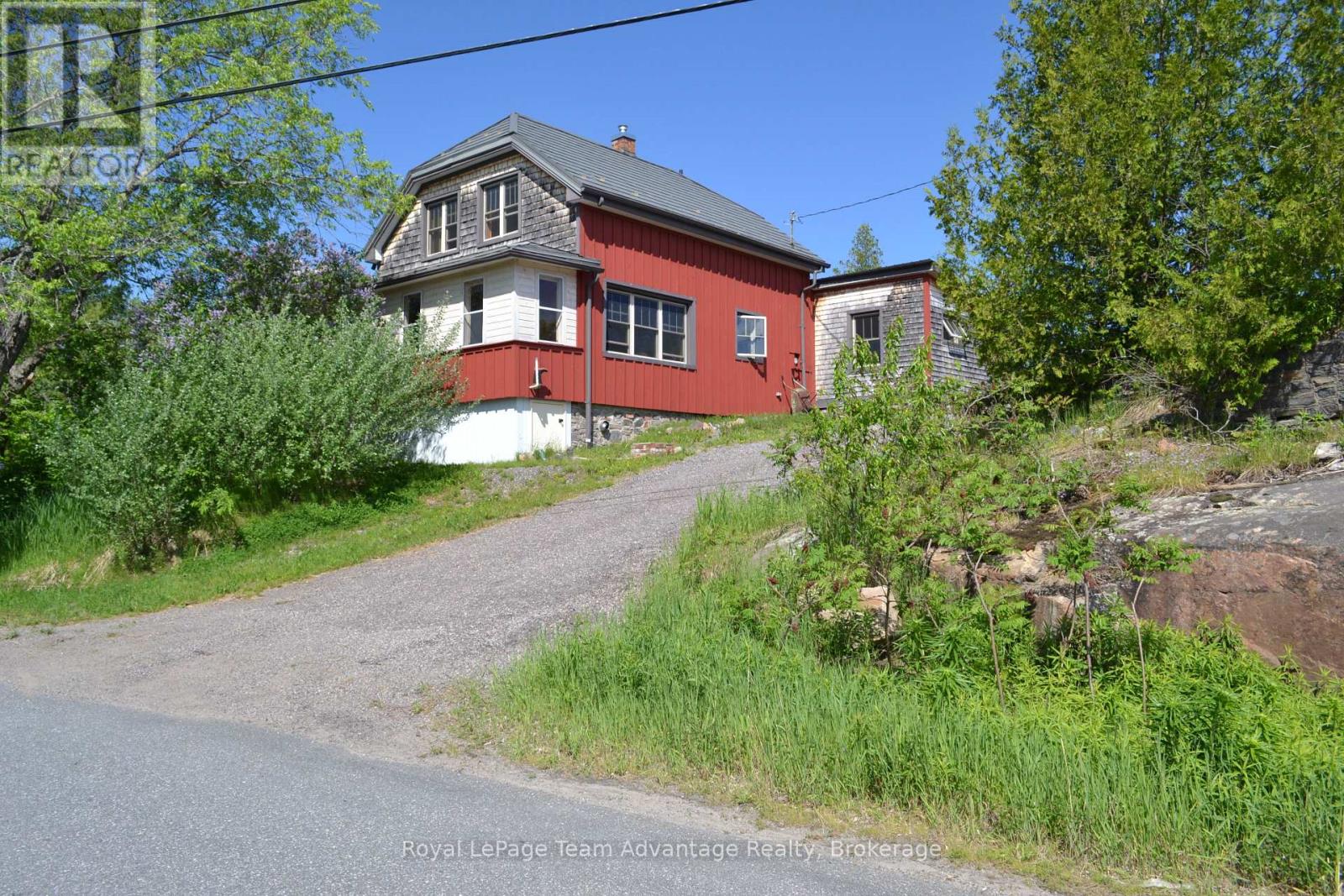 945 RIVERSIDE DRIVE - 2