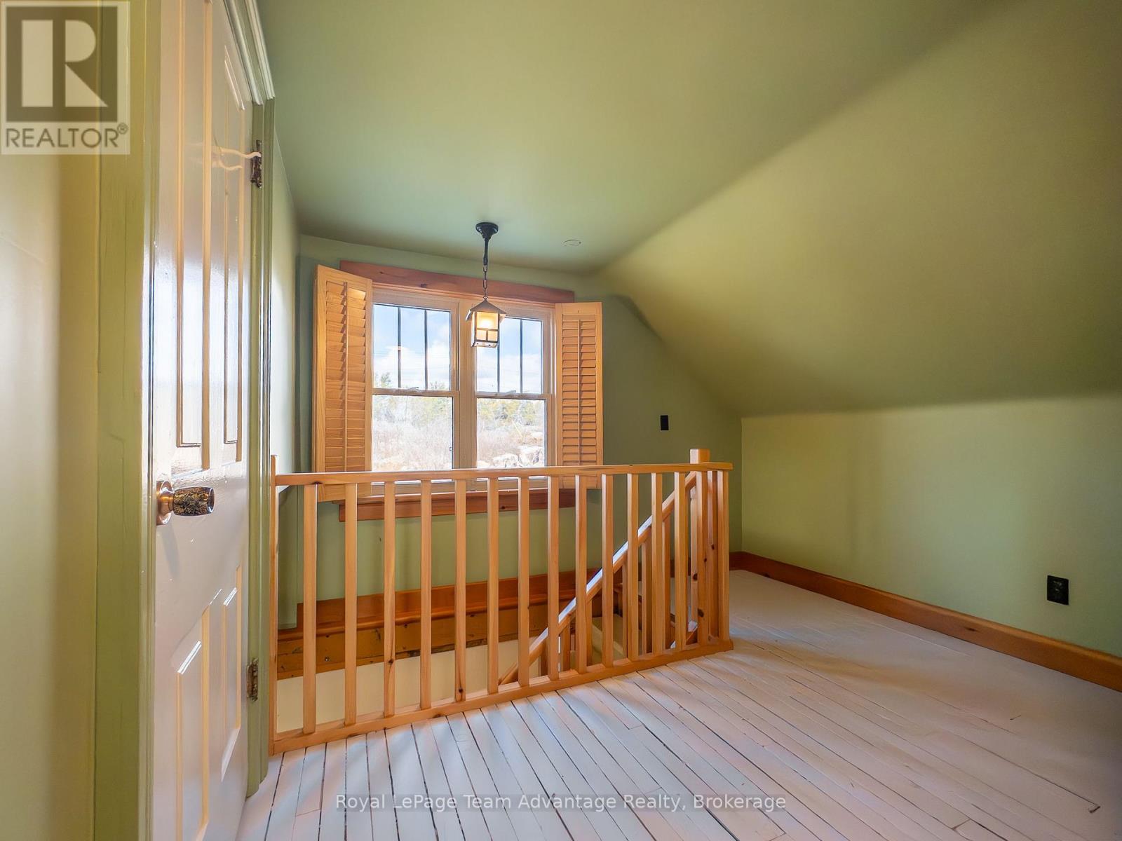 945 RIVERSIDE DRIVE - 21