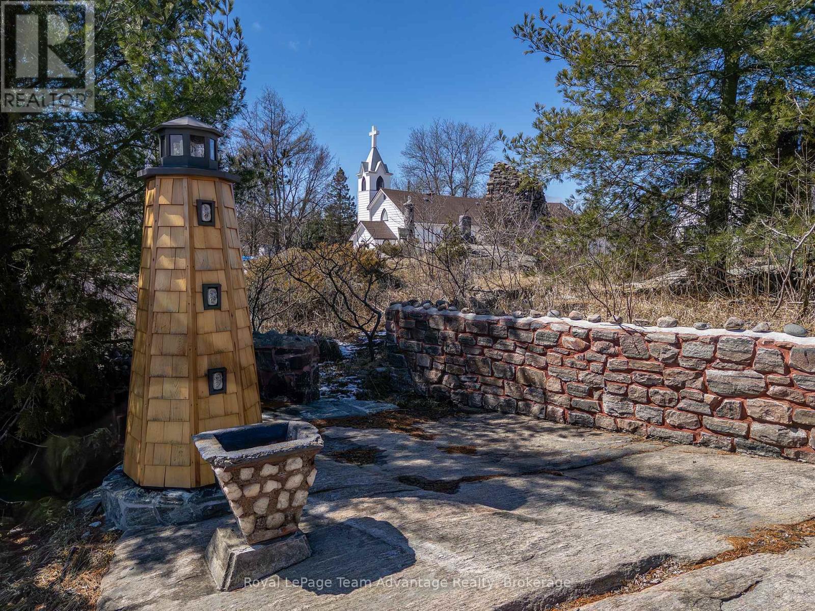 945 RIVERSIDE DRIVE - 24