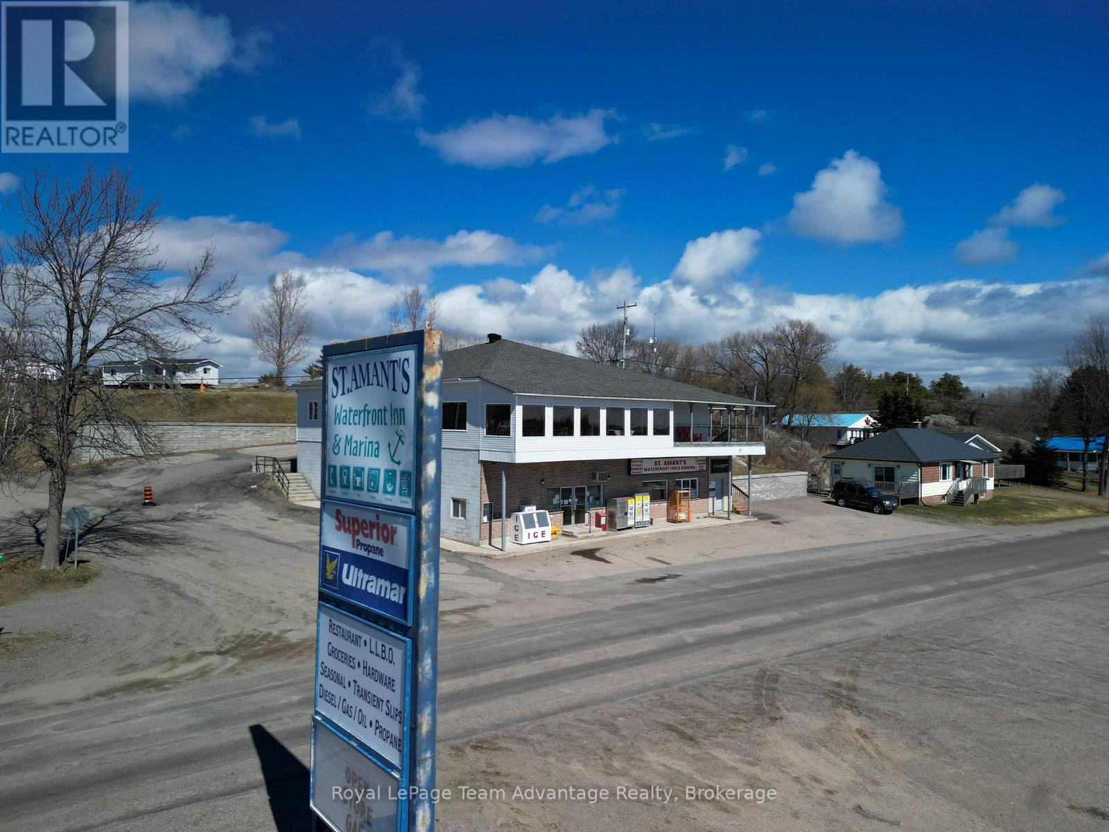 945 RIVERSIDE DRIVE - 27