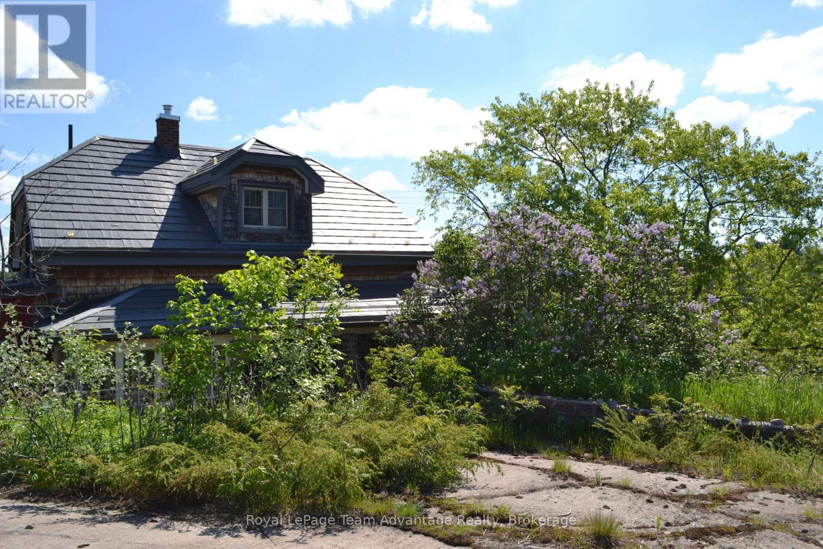 945 RIVERSIDE DRIVE - 3