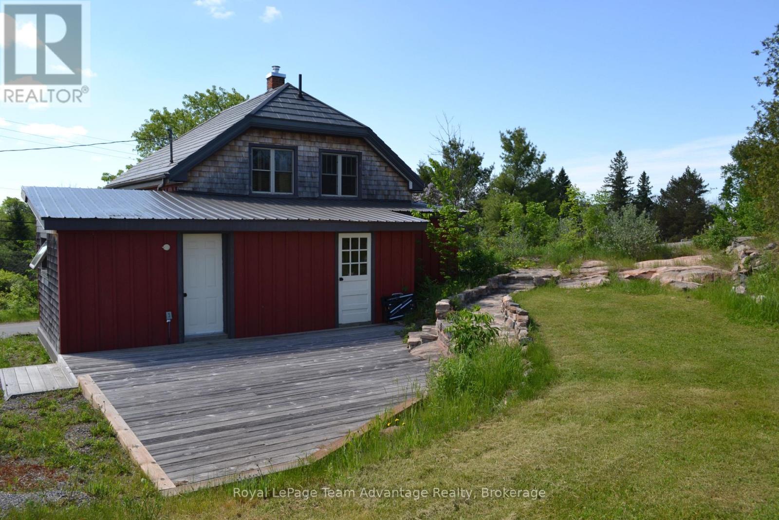 945 RIVERSIDE DRIVE - 32