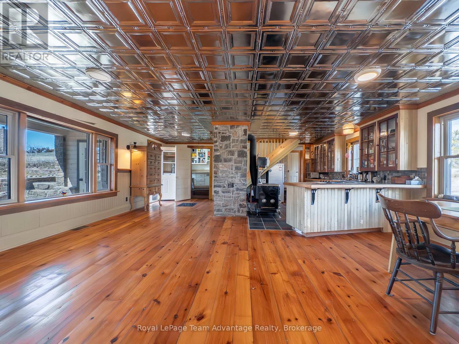 945 RIVERSIDE DRIVE - 5