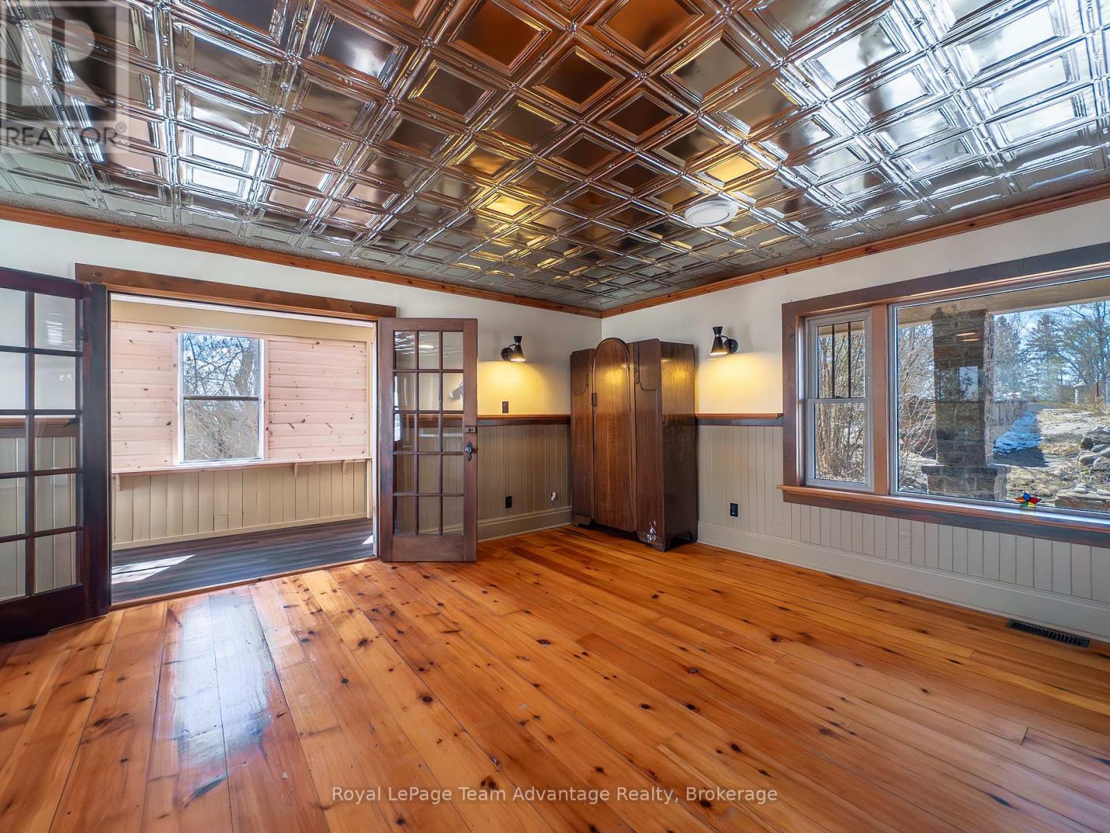945 RIVERSIDE DRIVE - 9