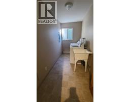 Full bathroom - 307 Norton Street, Penticton, BC V2A4H9 Photo 9