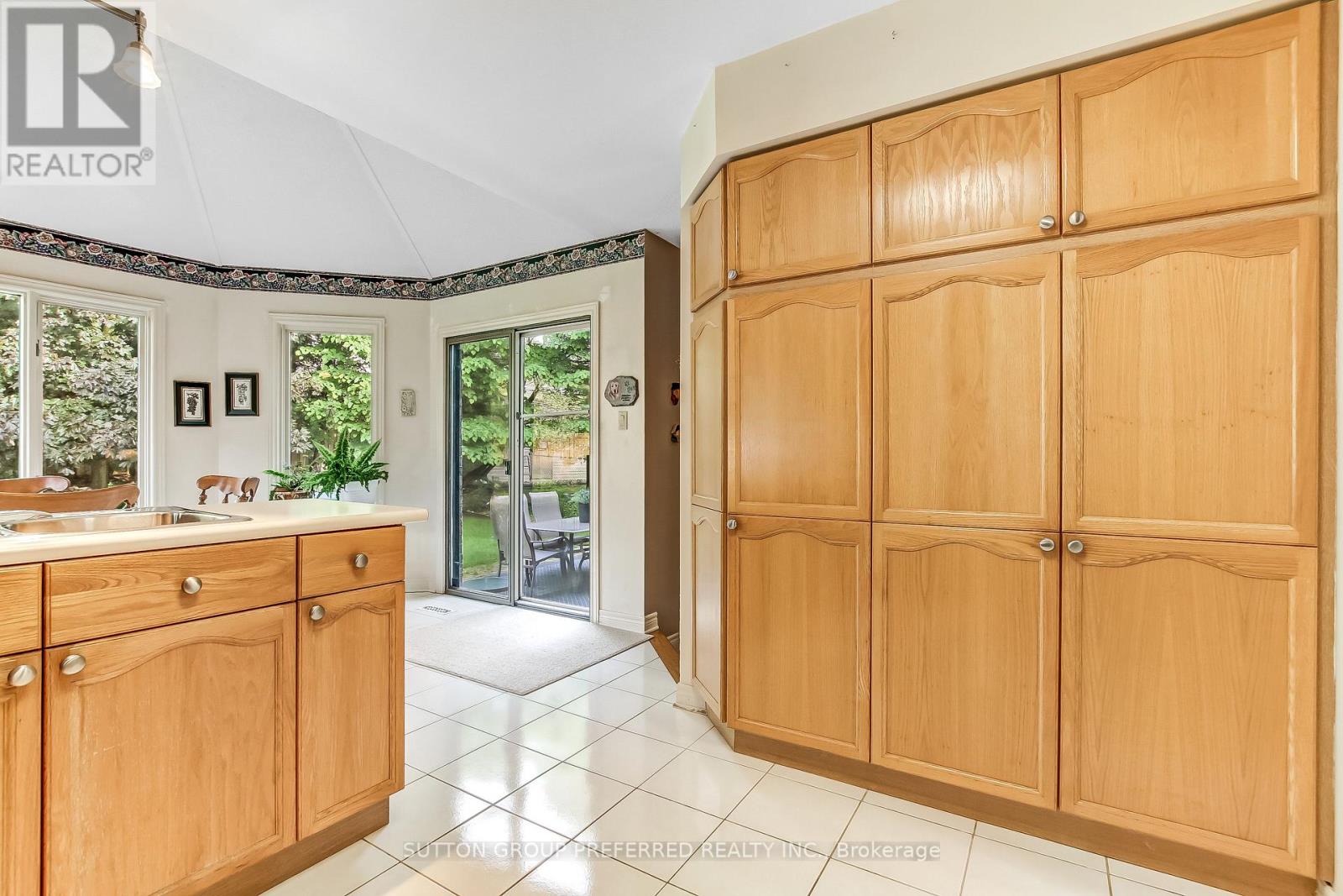 462 AMBLESIDE DRIVE - 13