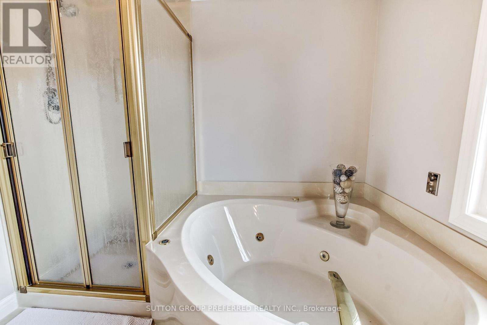 462 AMBLESIDE DRIVE - 23