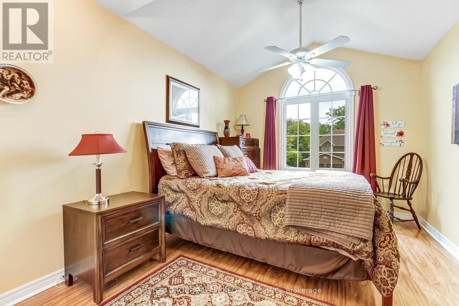462 AMBLESIDE DRIVE - 24