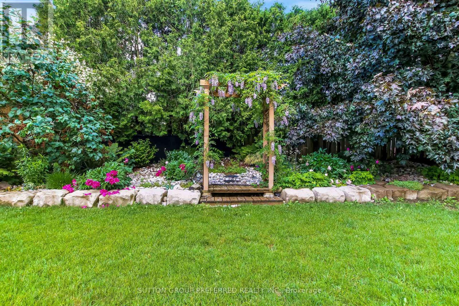 462 AMBLESIDE DRIVE - 38