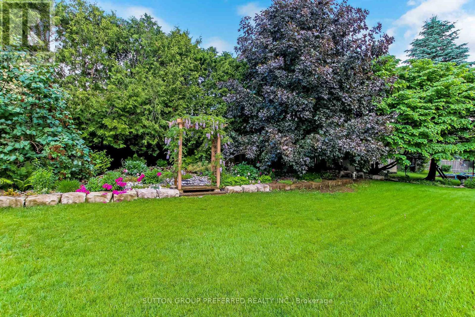 462 AMBLESIDE DRIVE - 39