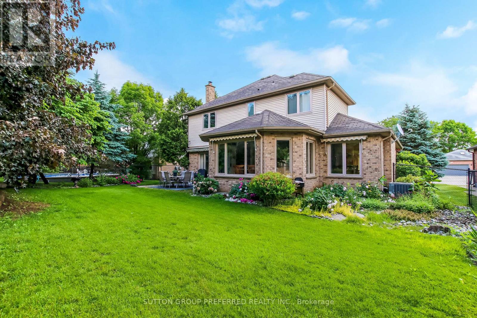 462 AMBLESIDE DRIVE - 40