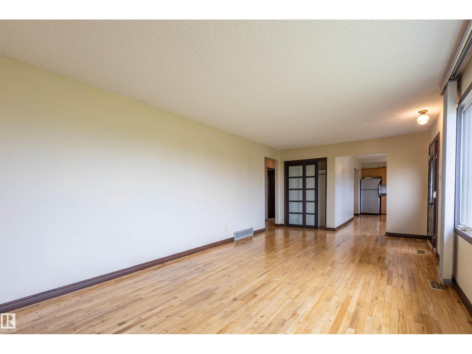 3706 50 ST - 50