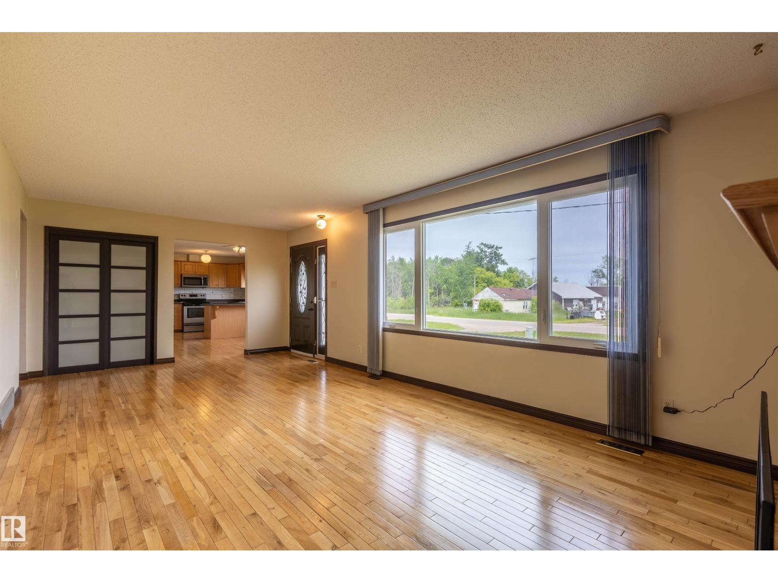 3706 50 ST - 9