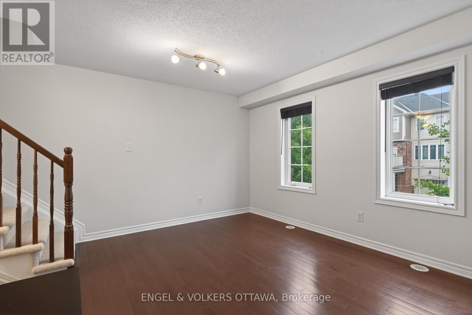 2043 MADRID AVENUE - 10