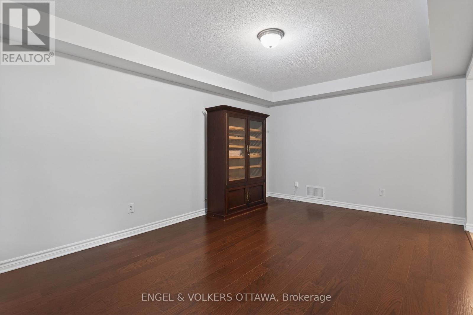 2043 MADRID AVENUE - 11