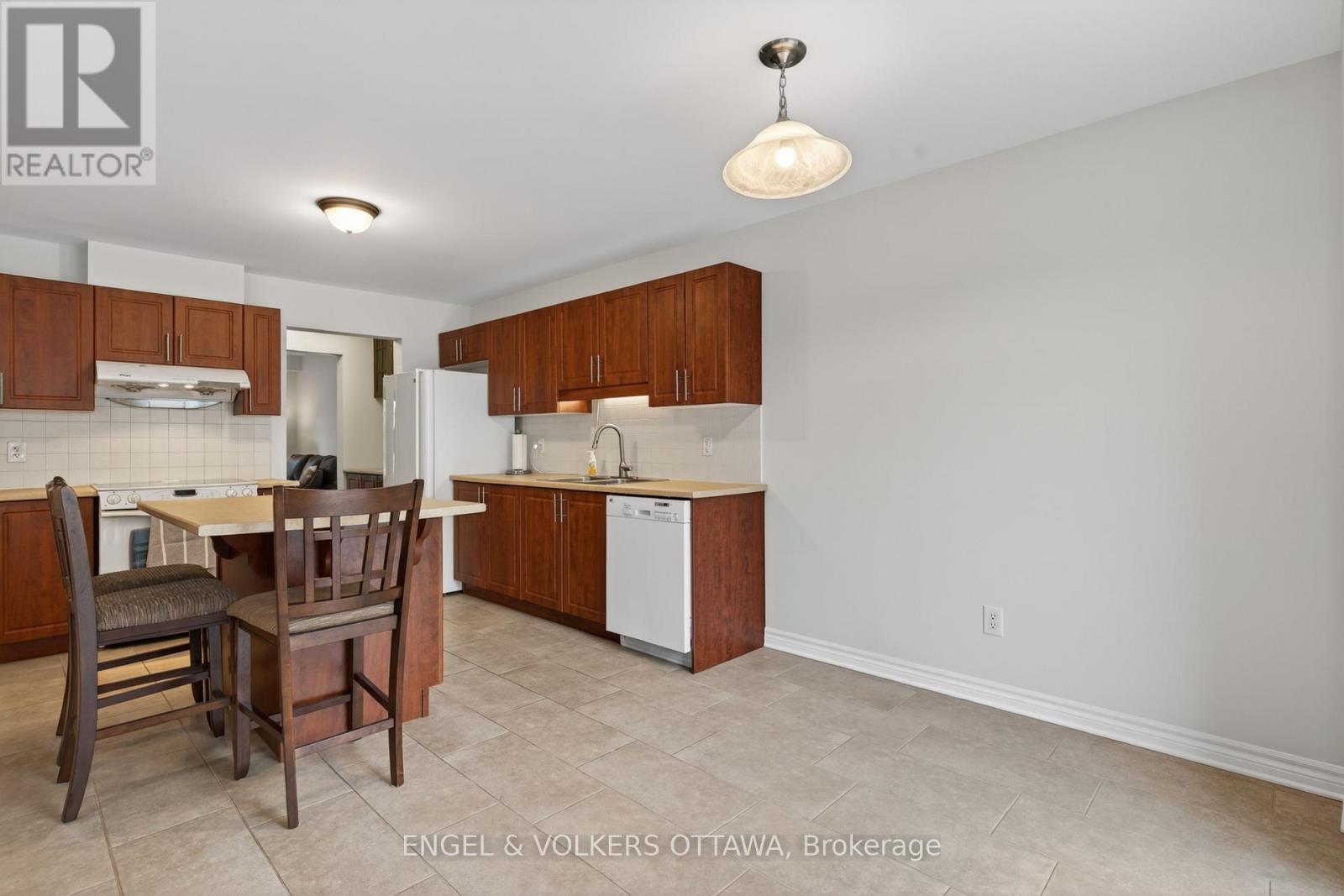 2043 MADRID AVENUE - 24