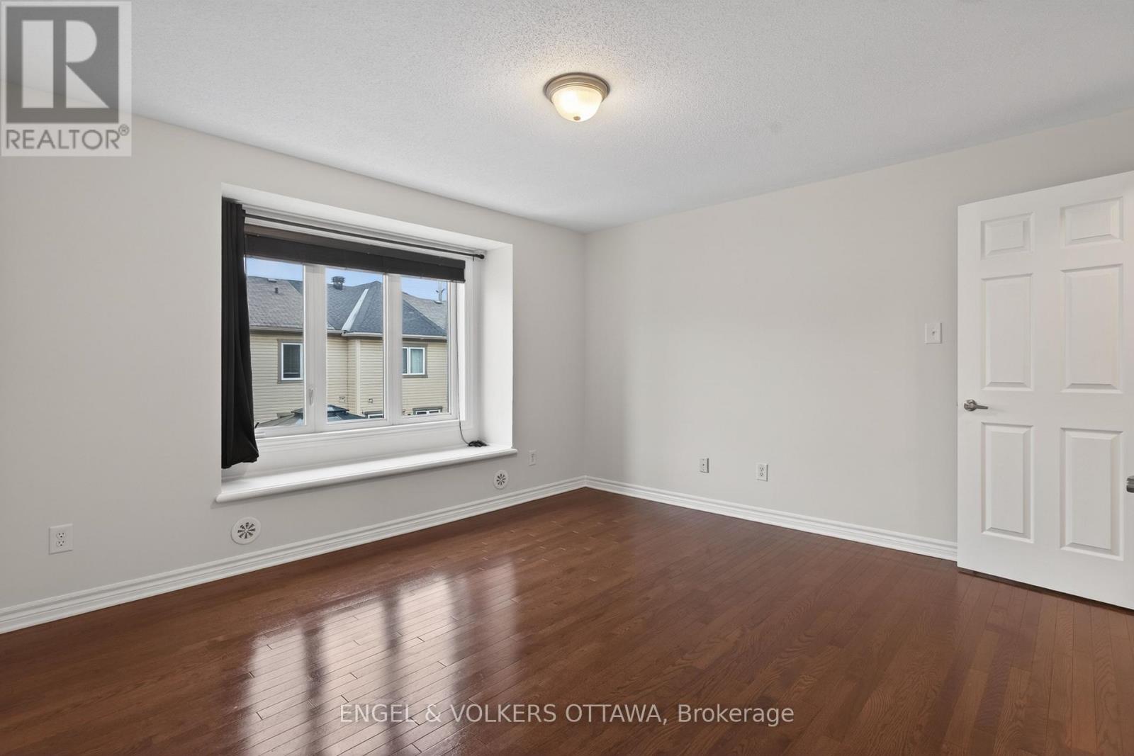 2043 MADRID AVENUE - 30