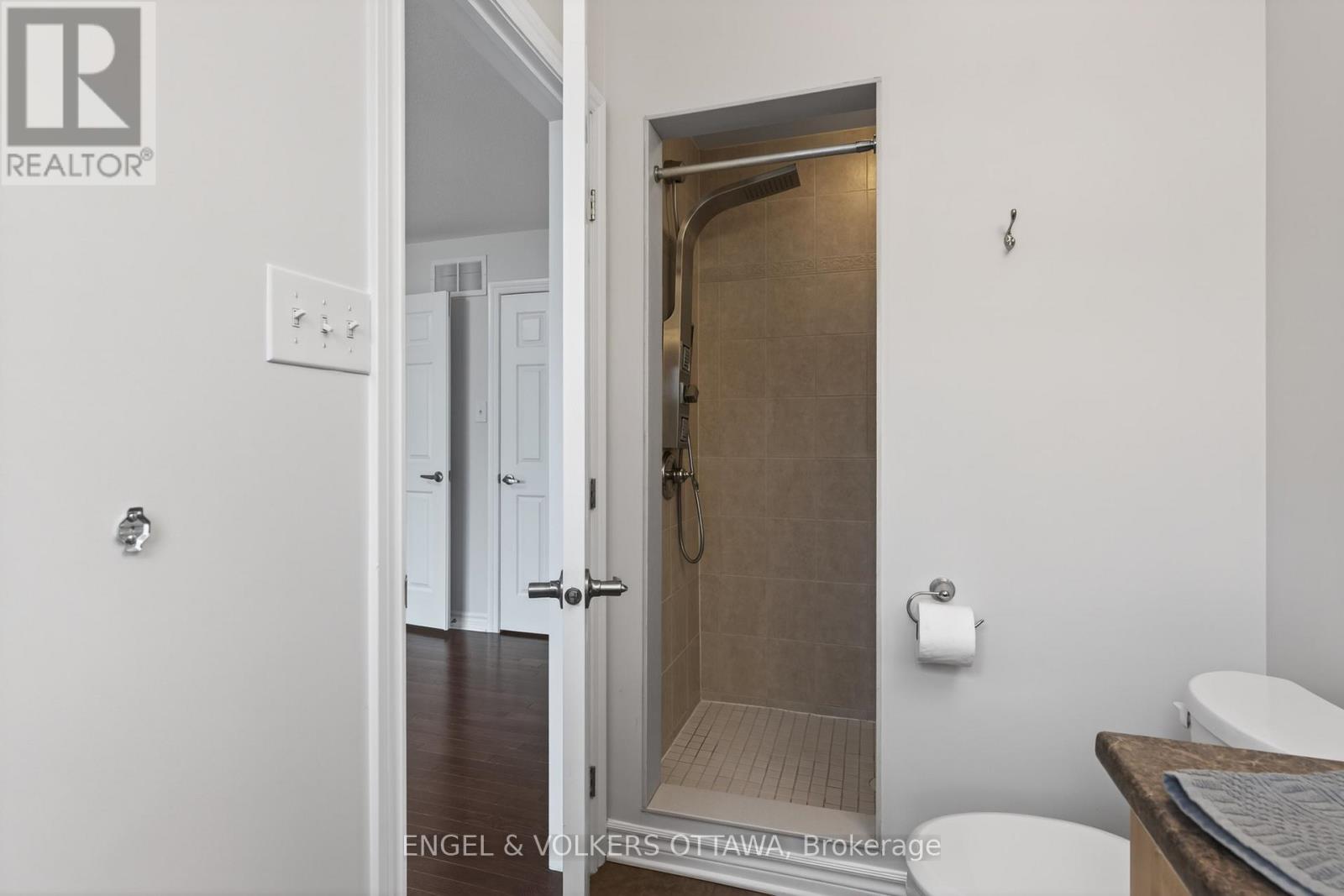 2043 MADRID AVENUE - 33