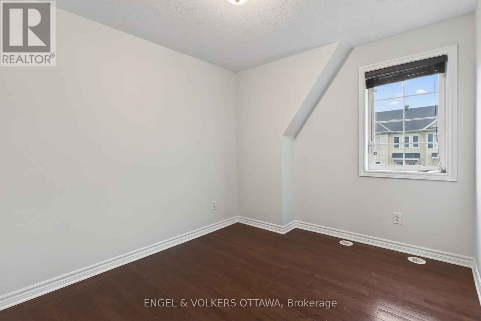 2043 MADRID AVENUE - 35