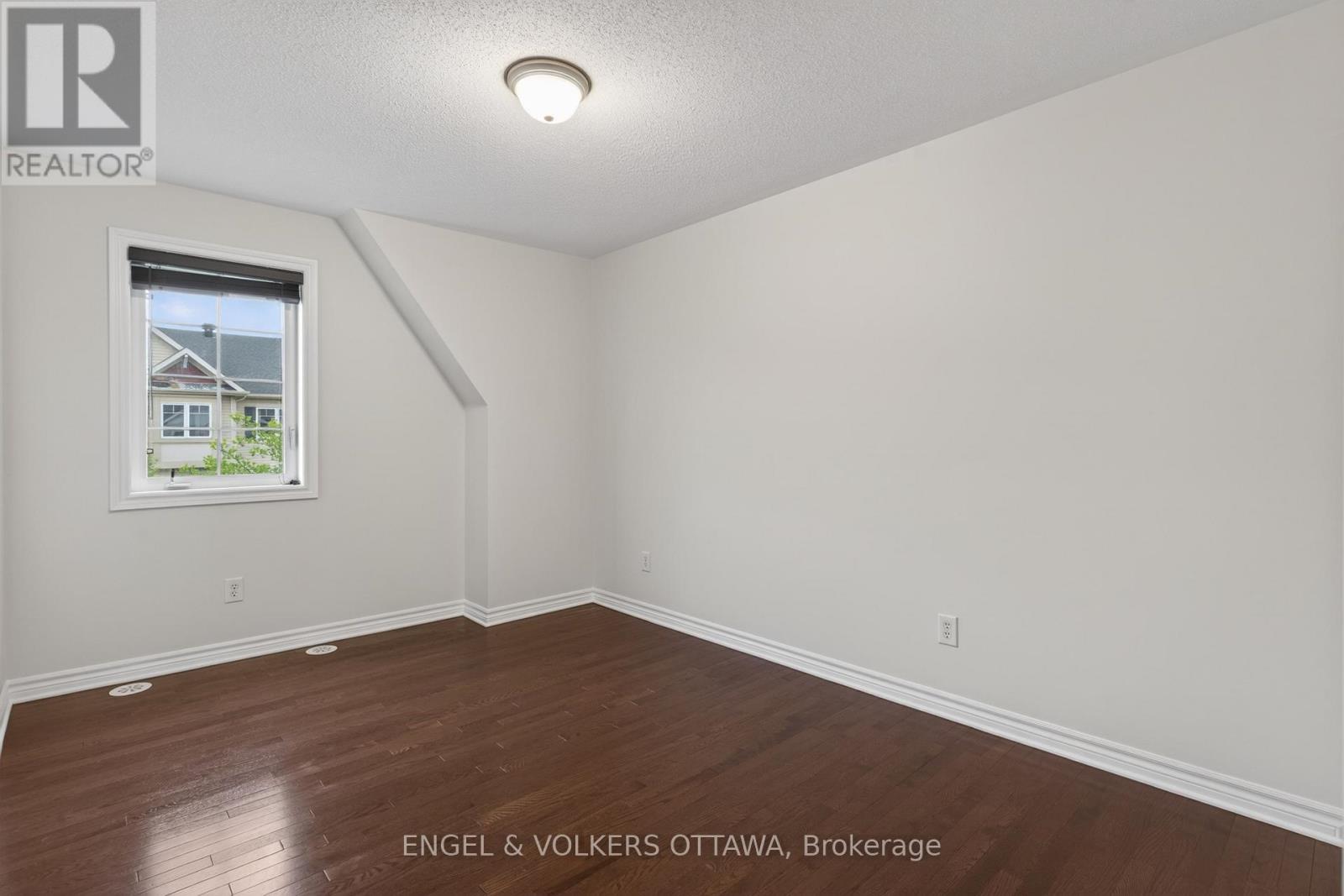 2043 MADRID AVENUE - 37
