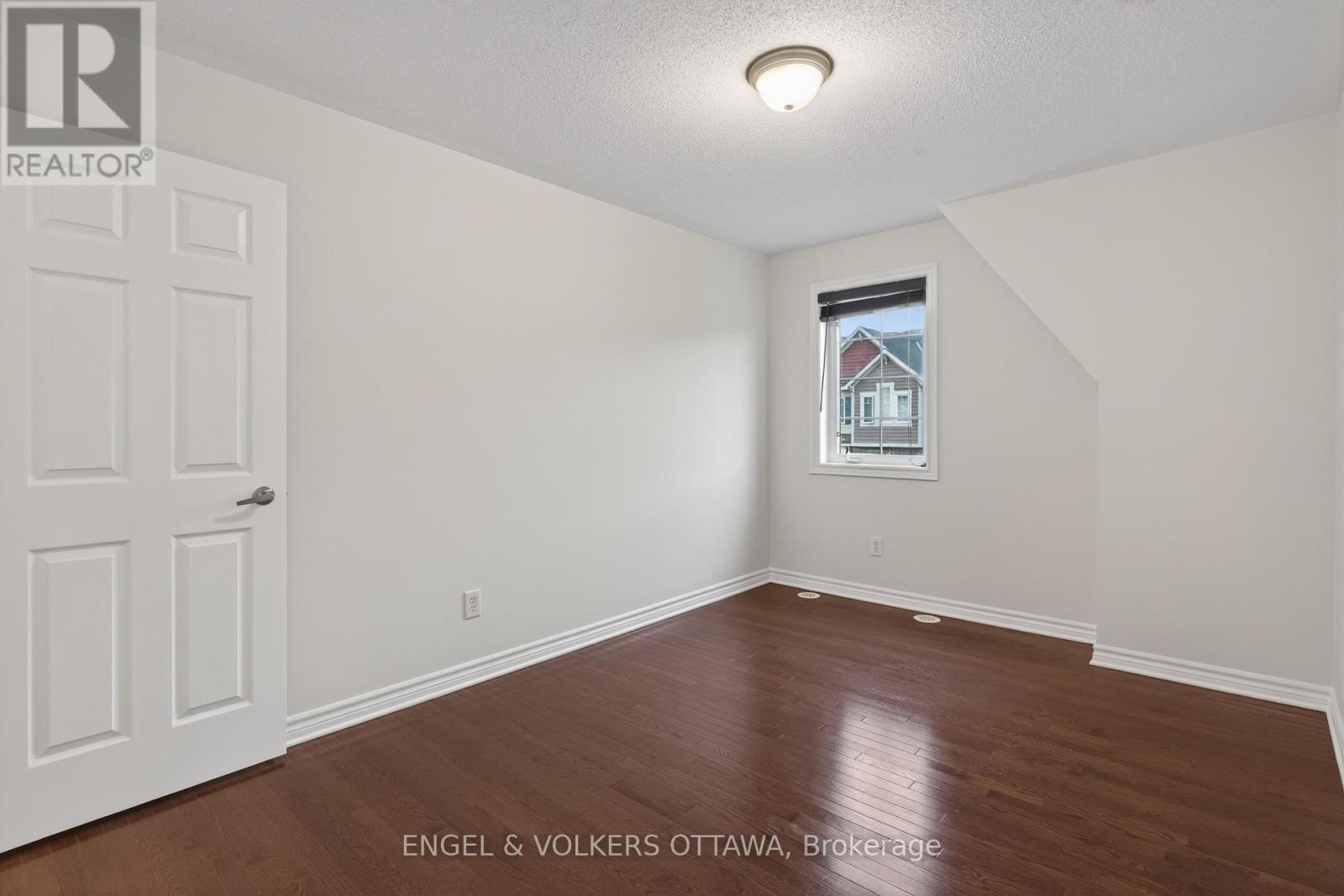 2043 MADRID AVENUE - 38