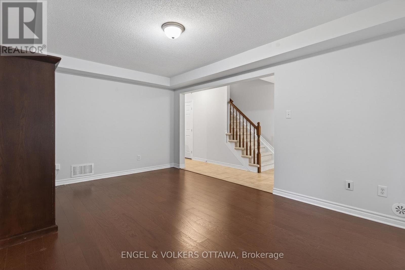 2043 MADRID AVENUE - 8