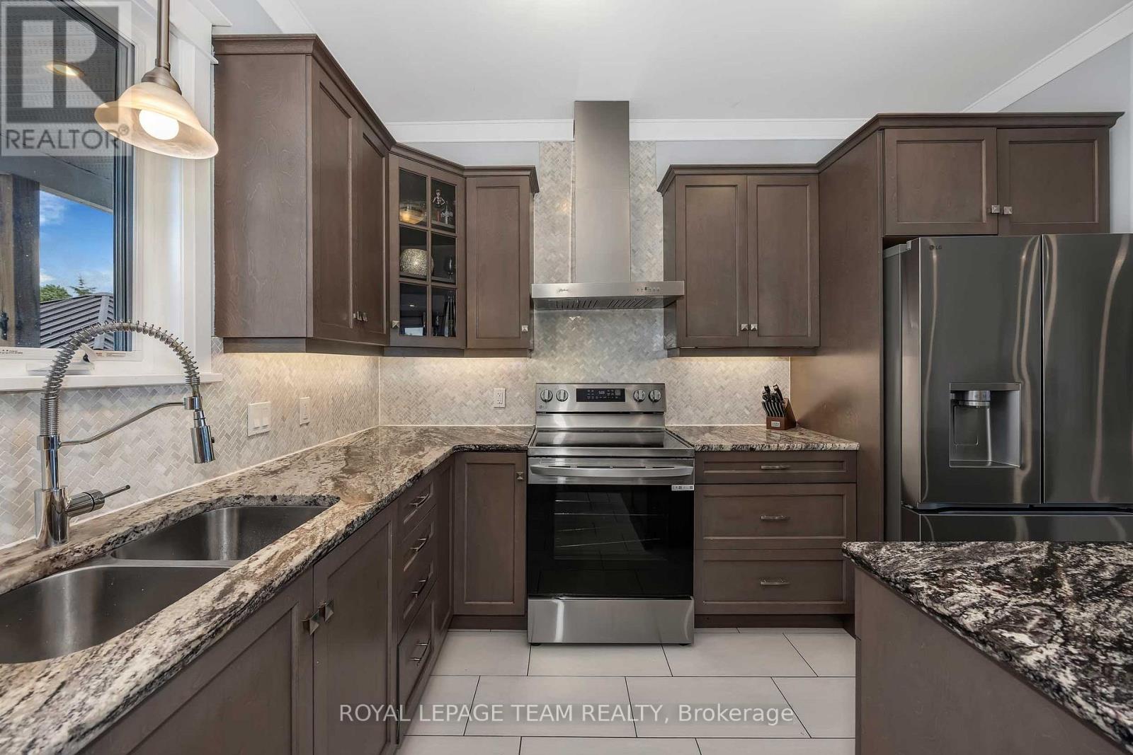101 STIRLING CRESCENT - Image 11