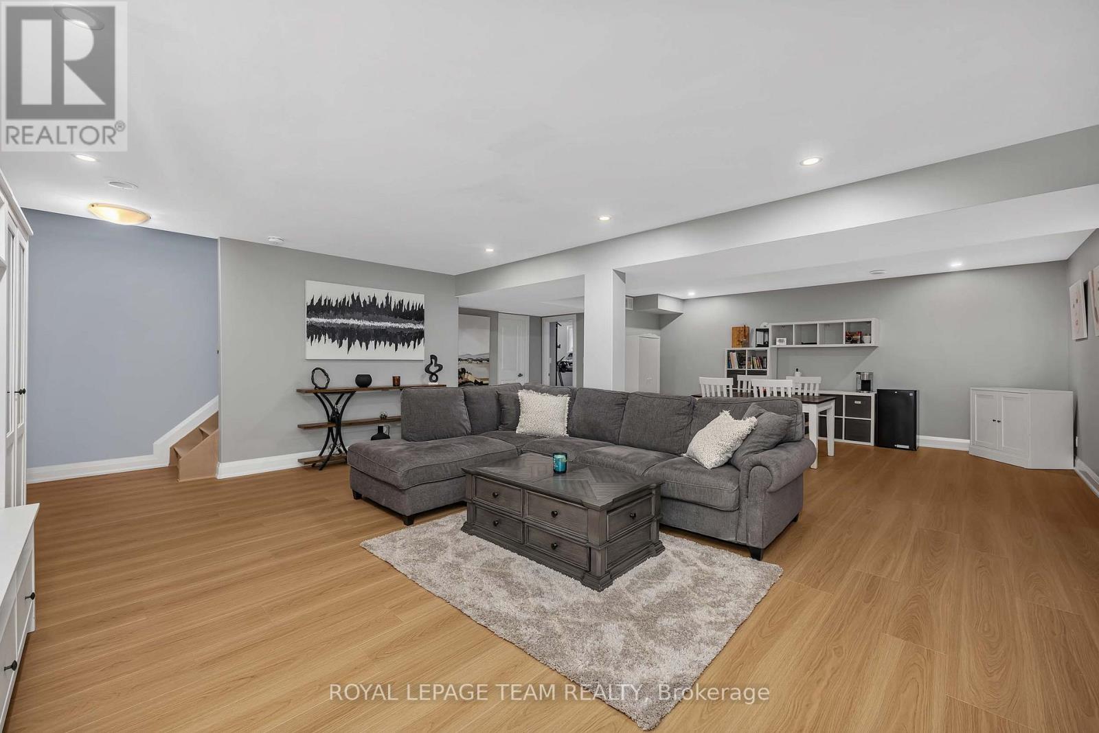 101 STIRLING CRESCENT - Image 34