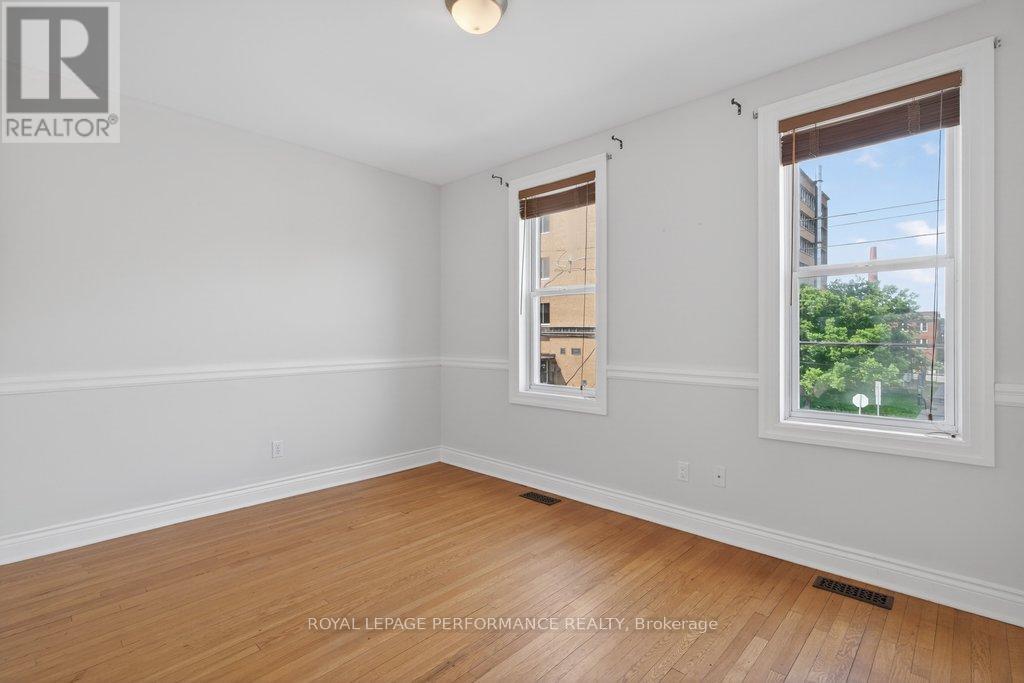 3 Bed, 2 Bath House for Rent in Ottawa – 313 LEBRETON STREET S, Ottawa – MLS# X13447166 - Image 27