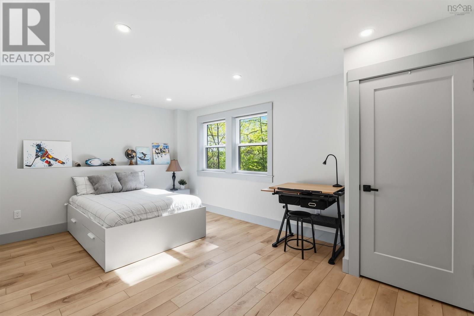 25 Cortland Crescent - 30
