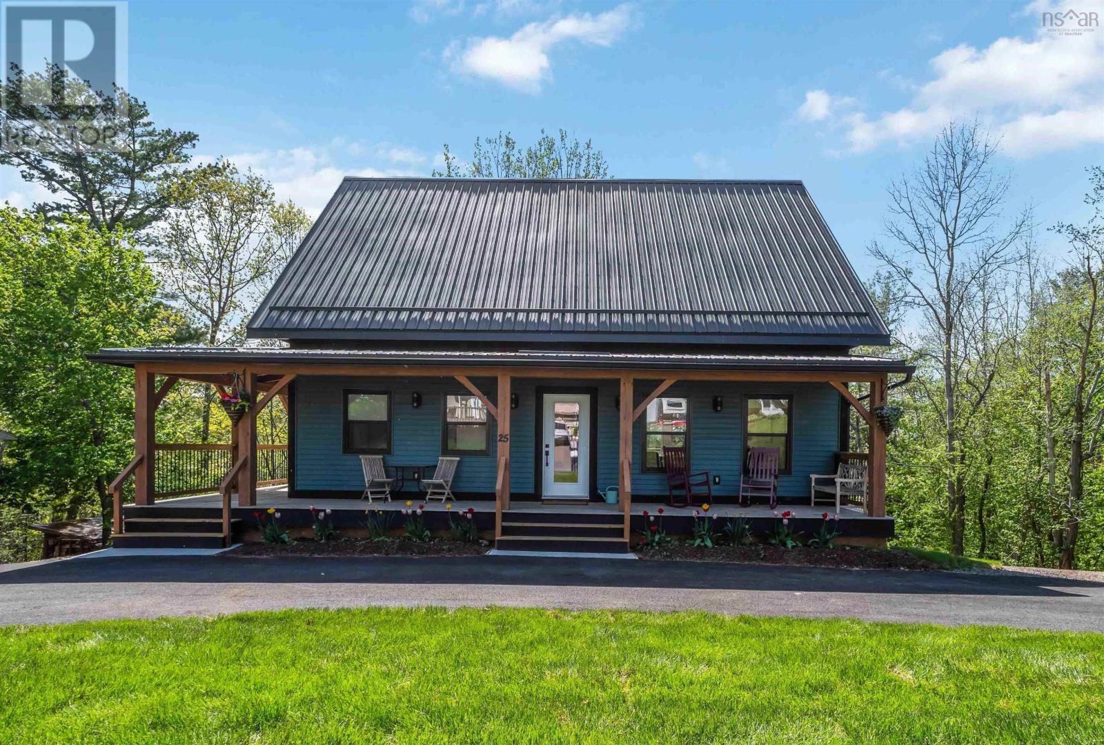 25 Cortland Crescent - 1