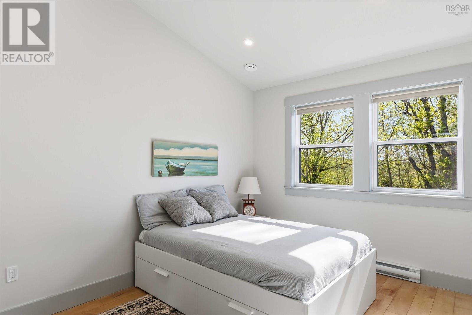 25 Cortland Crescent - 26