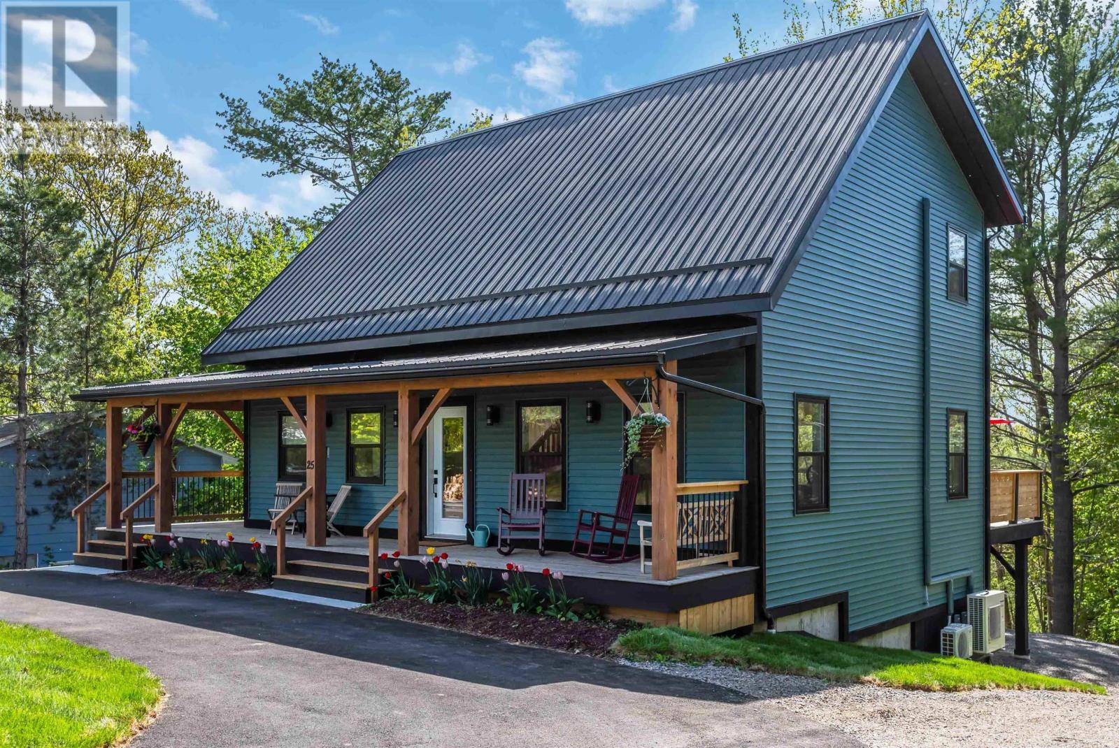 25 Cortland Crescent - 2