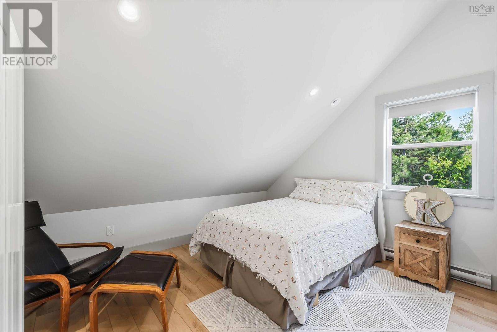 25 Cortland Crescent - 27