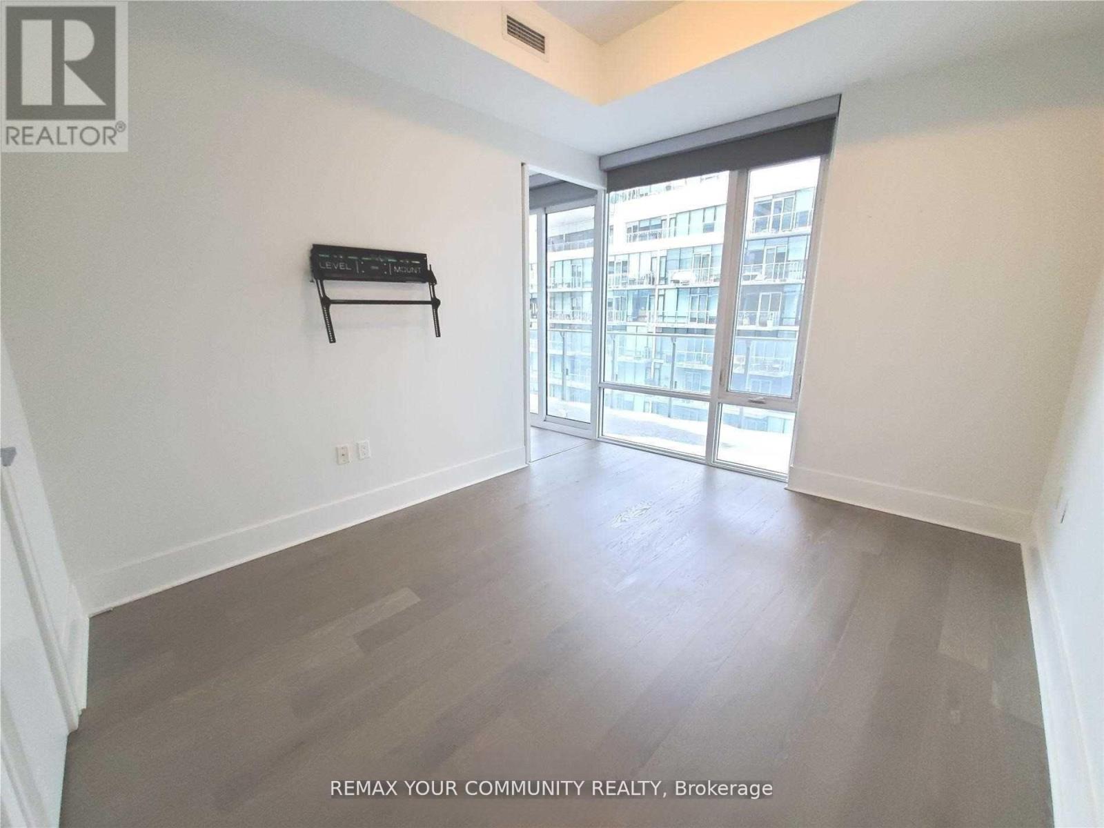 #918 29 QUEENS QUAY E - 12
