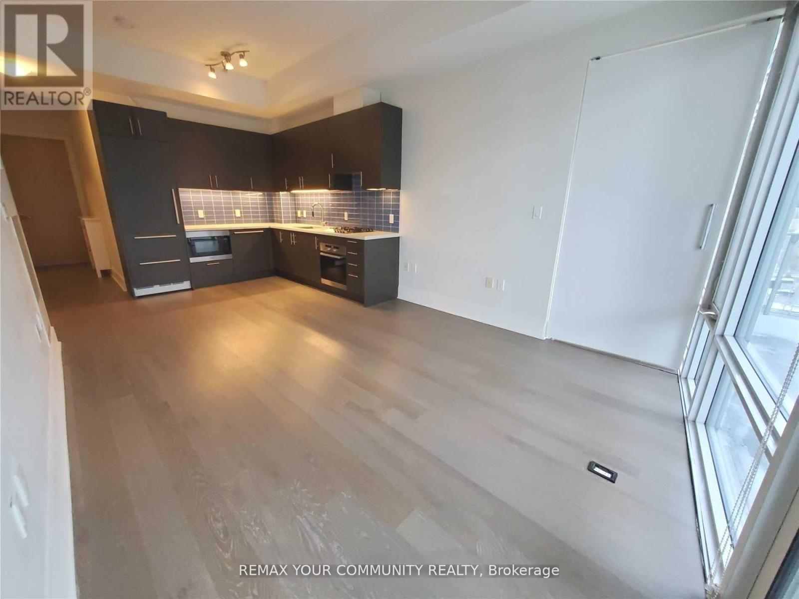 #918 29 QUEENS QUAY E - 8